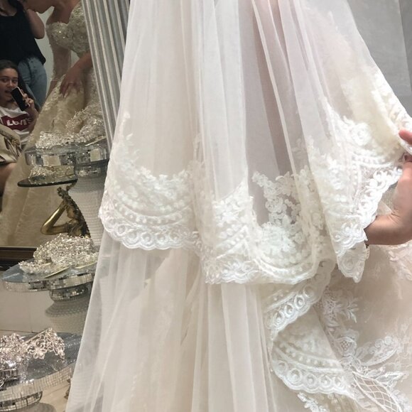 Wedding Vail - Picture 2 of 3